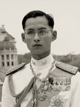 king_bhumibol_adulyadej_portrait_photograph